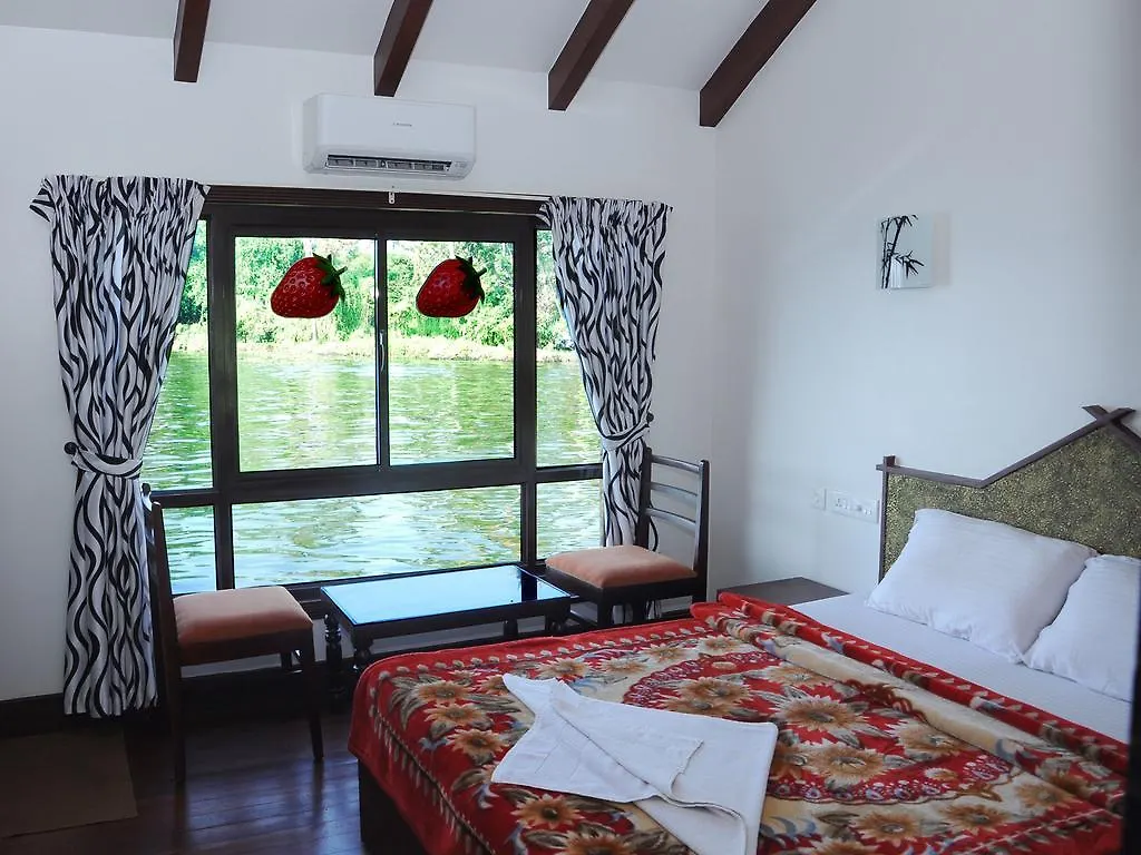 מלון Alappuzha Kerala House Boats 2*,