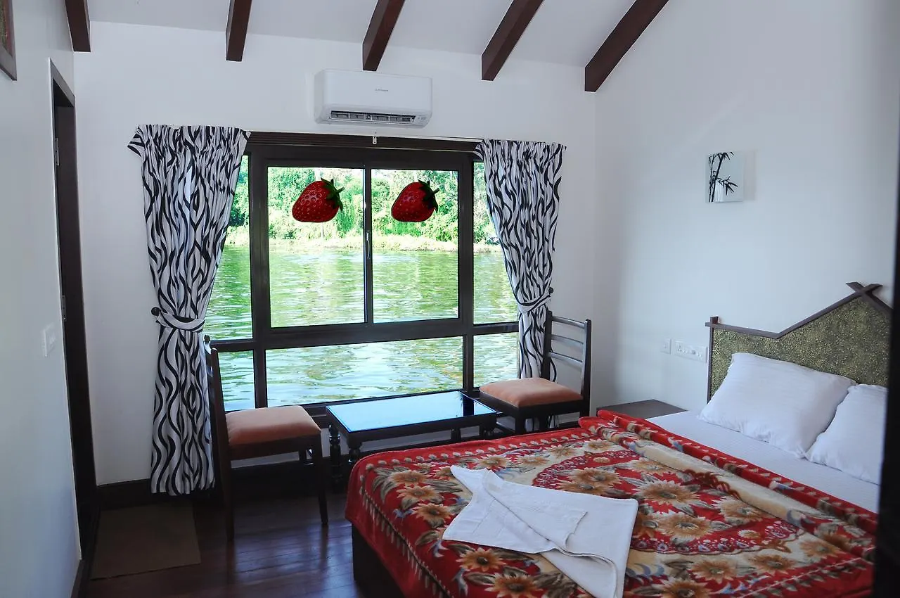 מלון Alappuzha Kerala House Boats 2*,