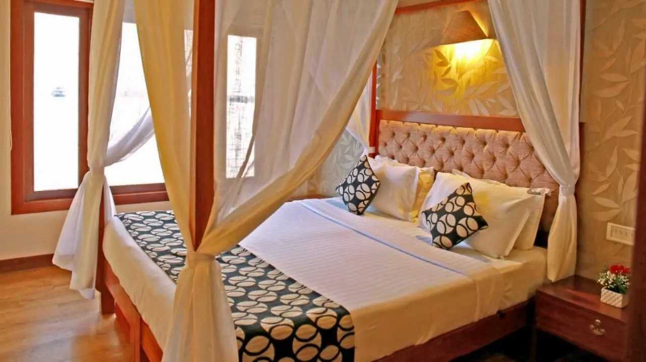 מלון Alappuzha Kerala House Boats 2*,